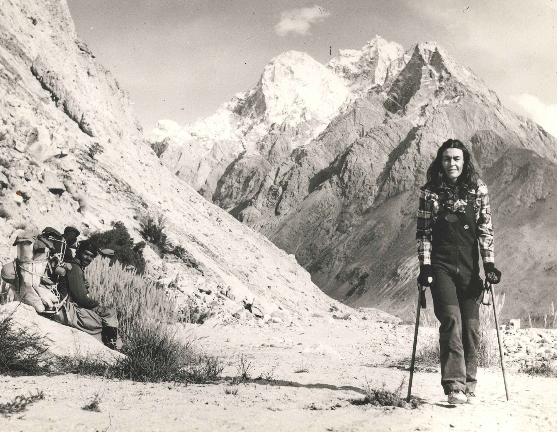 Wanda Rutkiewicz in Karakorum on the way to K2 basecamp, 1992. Photo from the Wanda Rutkiewicz archive.